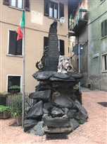 piazza Vittorio Veneto e il Monumento ai Caduti